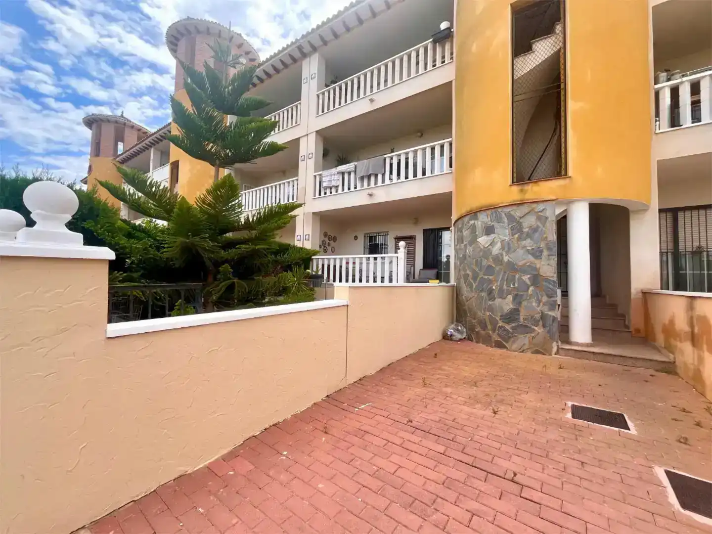 Vista exterior de Apartament en venda en Orihuela amb Aire condicionat, Piscina i Balcó