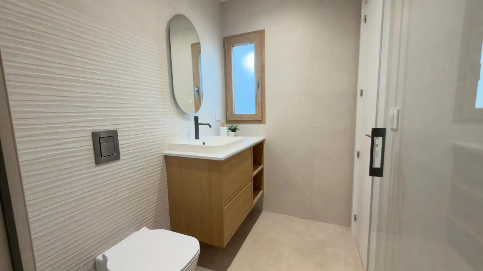 Bathroom of Houses for sale in Alaquàs  with Air Conditioner, Terrace and Furnished