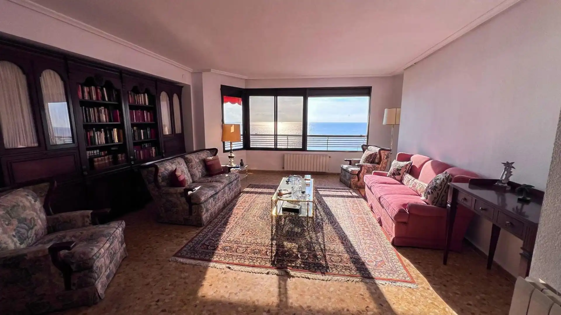 Sala de estar de Apartamento en venta en Alicante / Alacant con Calefacción y Amueblado