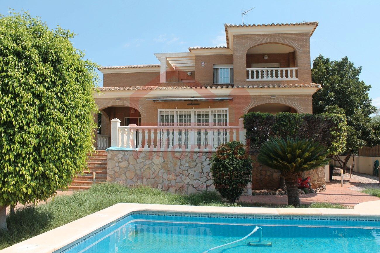 Exterior view of House or chalet for sale in L'Eliana  with Air Conditioner, Heating and Private garden