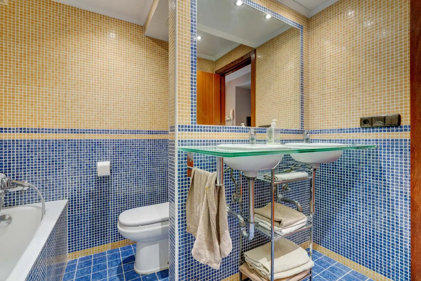Baño de Piso en venta en Donostia - San Sebastián  con Calefacción, Trastero y Amueblado