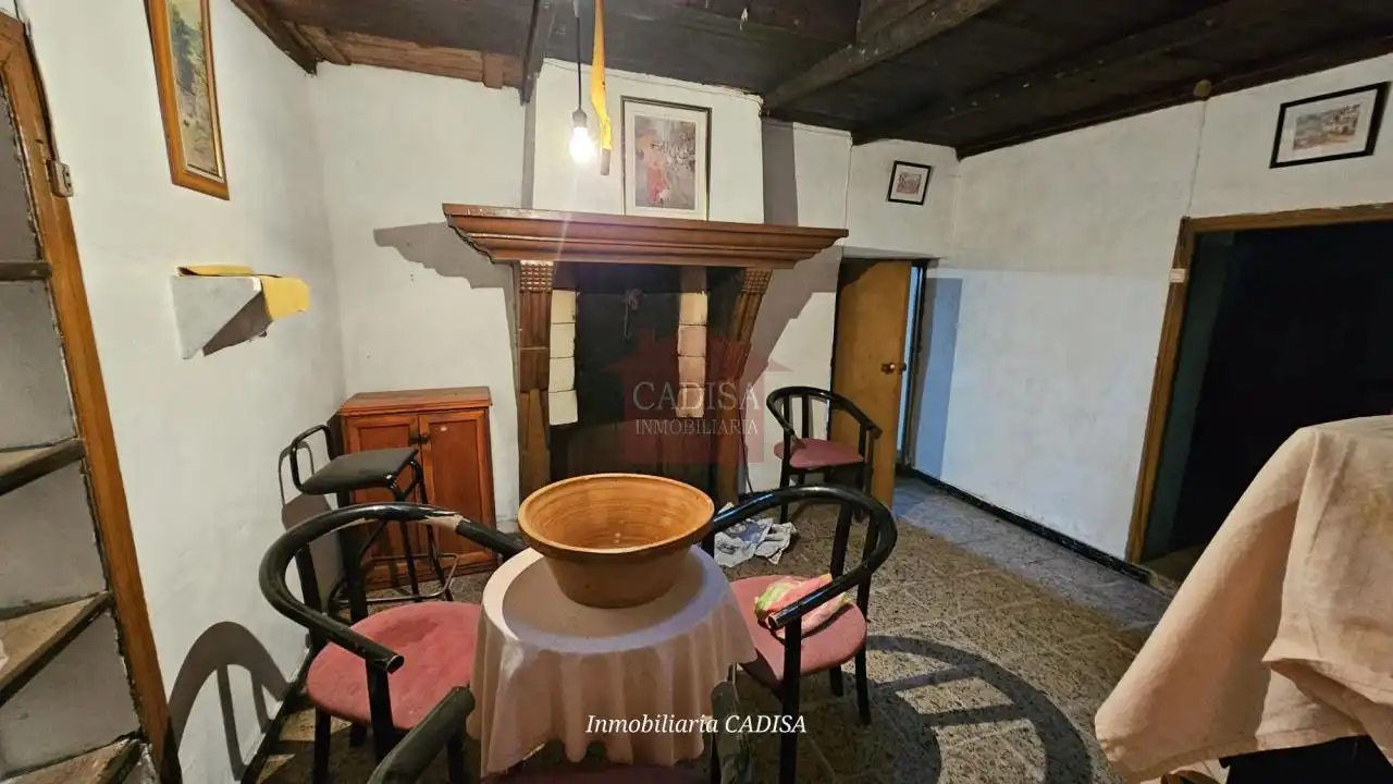 Casa o xalet en venda en Parada de Arriba amb Calefacció, Terrassa i Traster