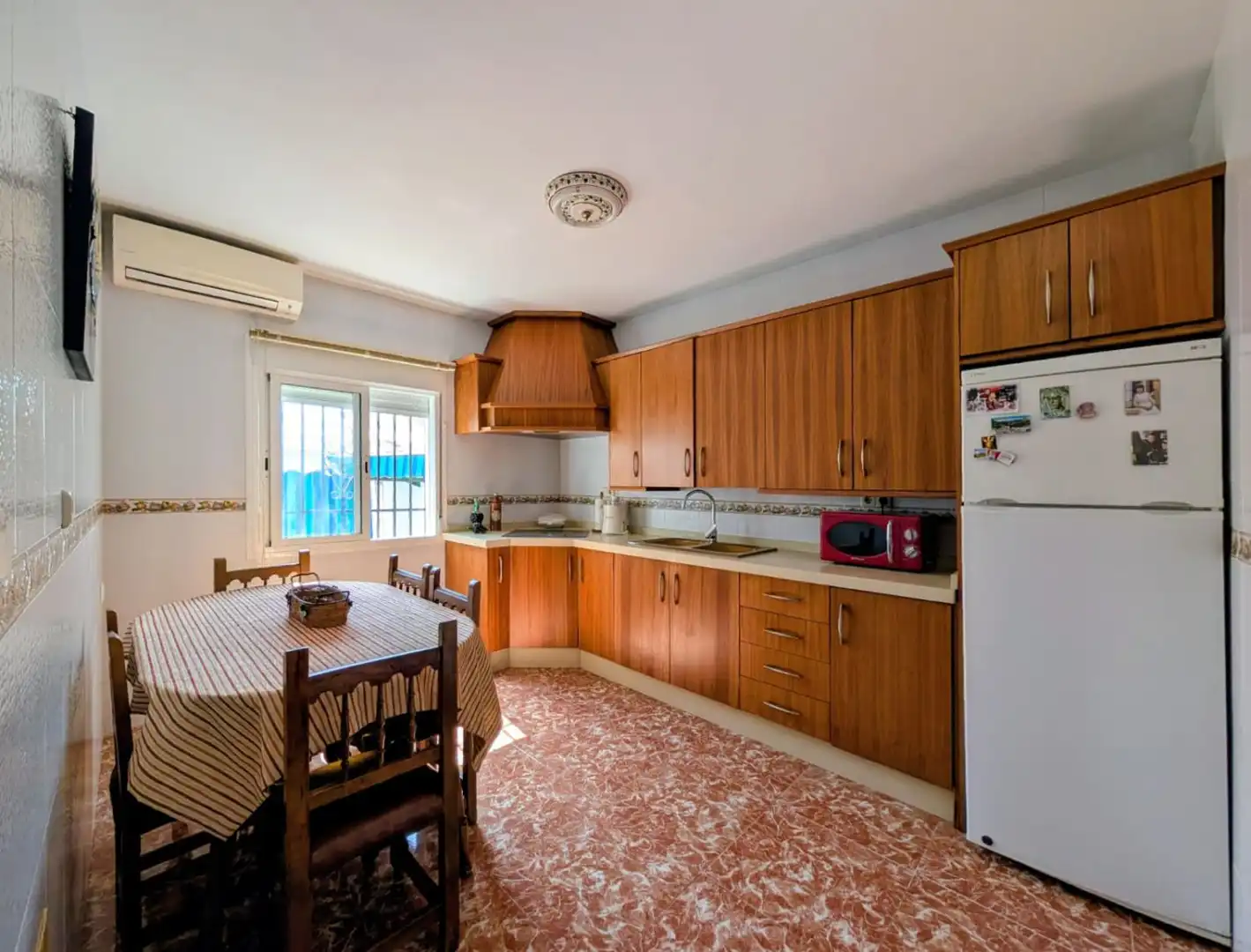 Cuina de Casa o xalet en venda en Villanueva de Tapia amb Aire condicionat, Terrassa i Traster
