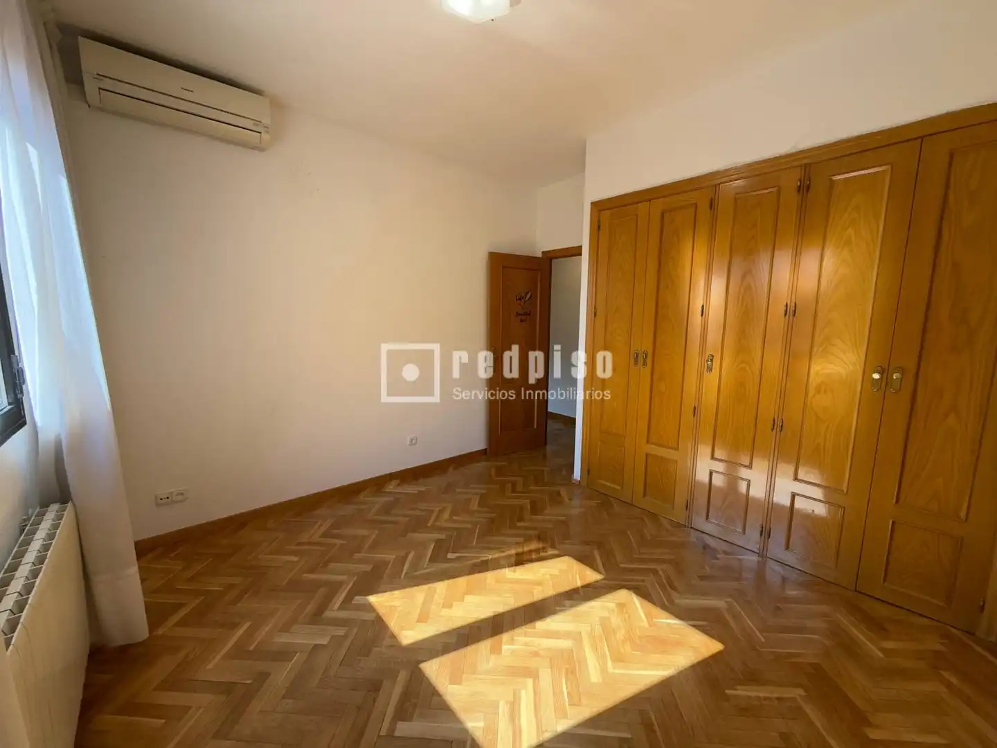 Bedroom of Flat for sale in Madrid  with Air Conditioner, Heating and Parquet flooring