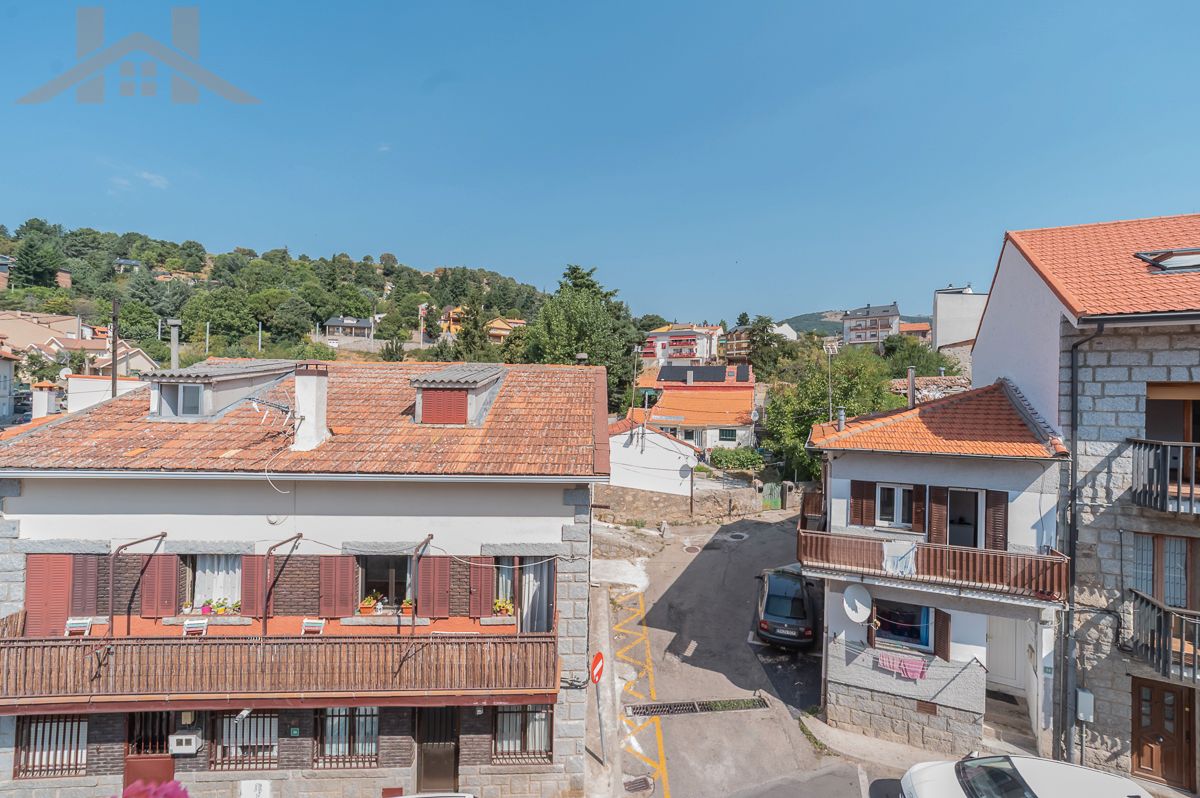 Vista exterior de Dúplex en venda en Cercedilla amb Calefacció, Terrassa i Traster