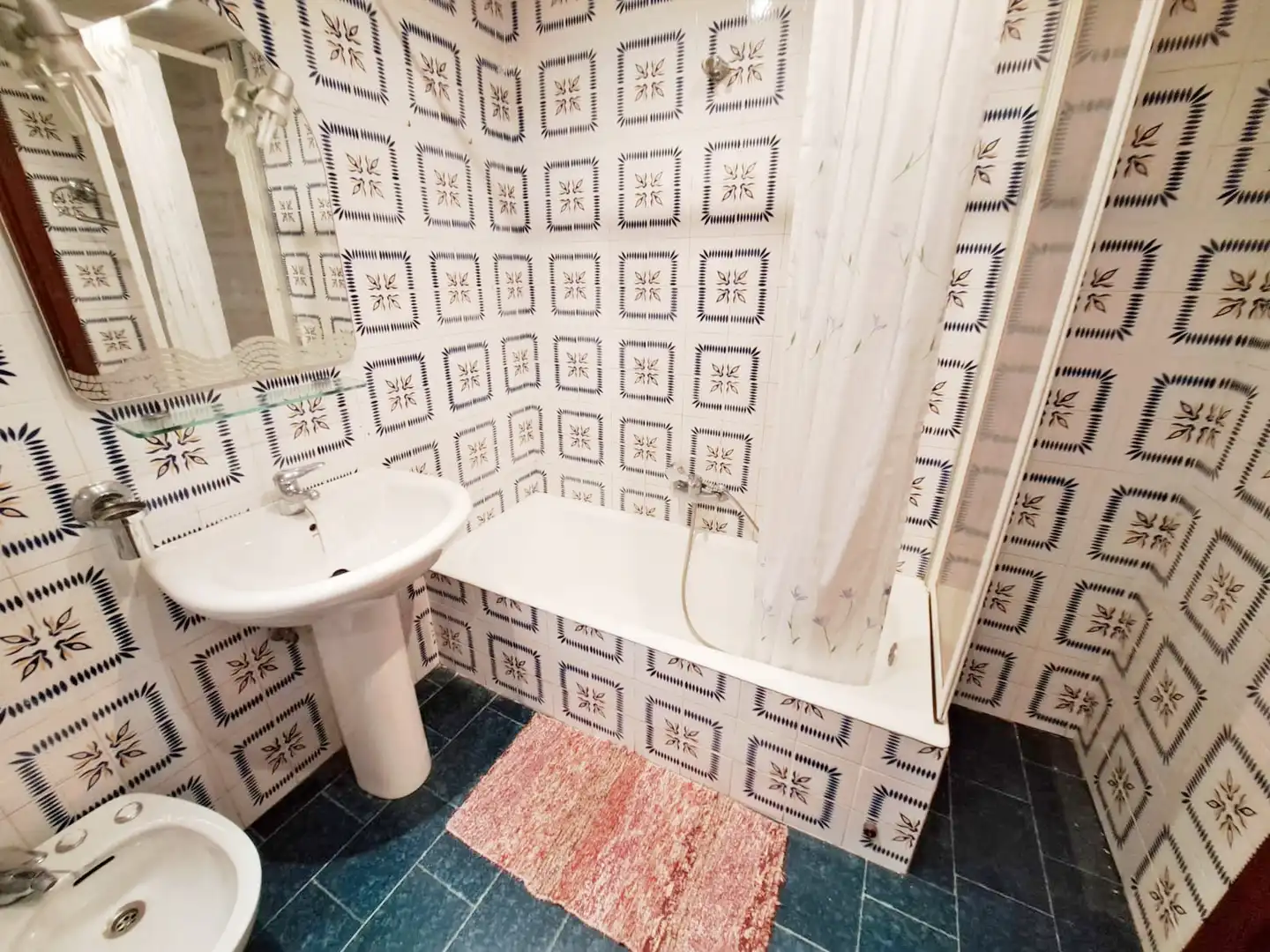 Bany de Pis en venda en Vitoria - Gasteiz amb Calefacció, Parquet i Terrassa