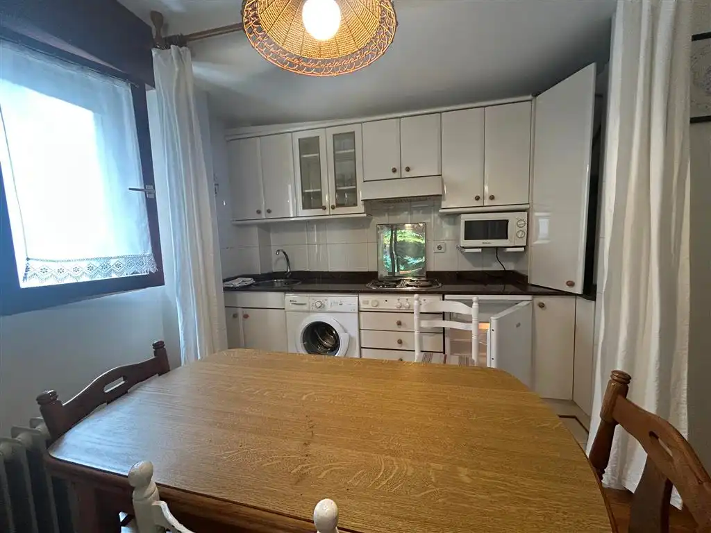 Cocina de Piso de alquiler en Val de San Vicente  con Calefacción, Parquet y Amueblado