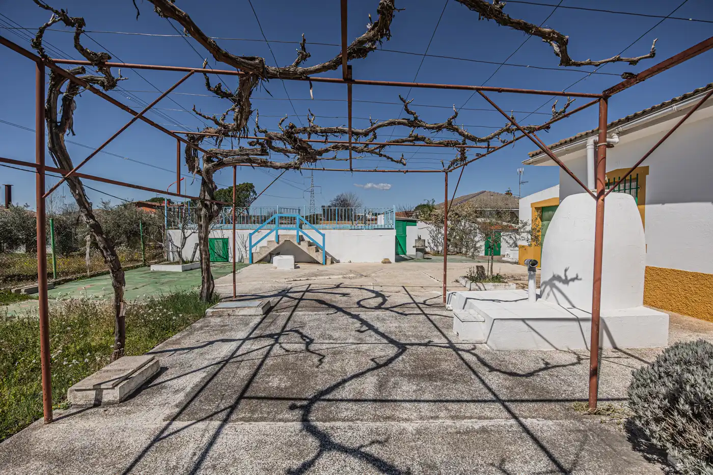 Vista exterior de Casa o xalet en venda en Estremera amb Calefacció, Jardí privat i Piscina