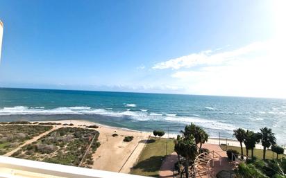 Vista exterior de Àtic en venda en El Campello amb Aire condicionat, Terrassa i Piscina comunitària