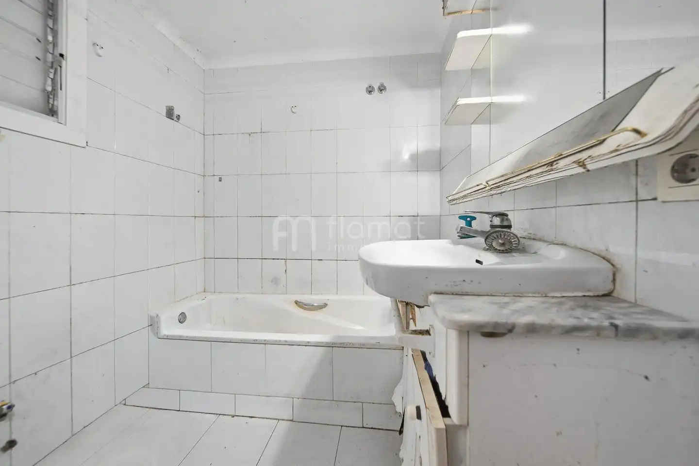 Bathroom of Houses for sale in Figueres