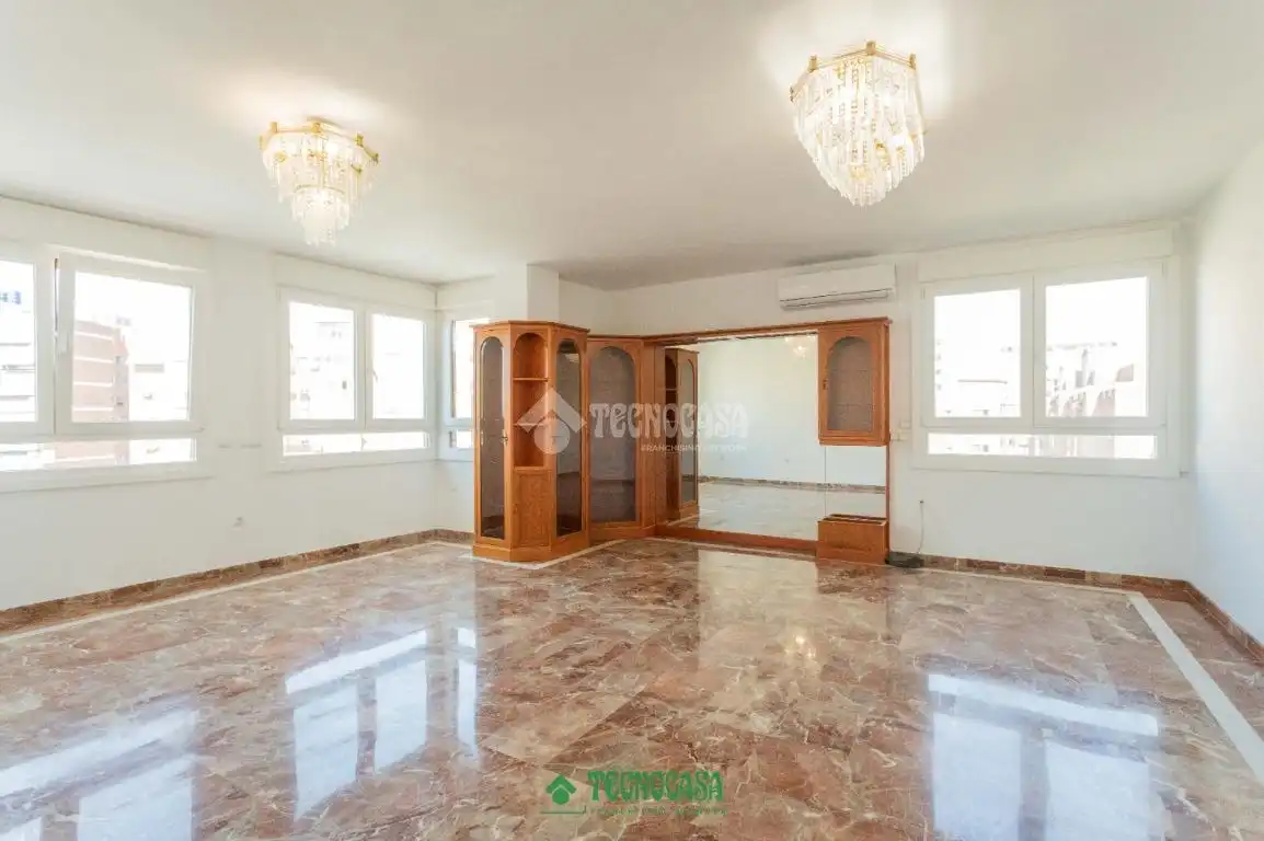 Sala de estar de Piso en venta en Almería con Aire acondicionado