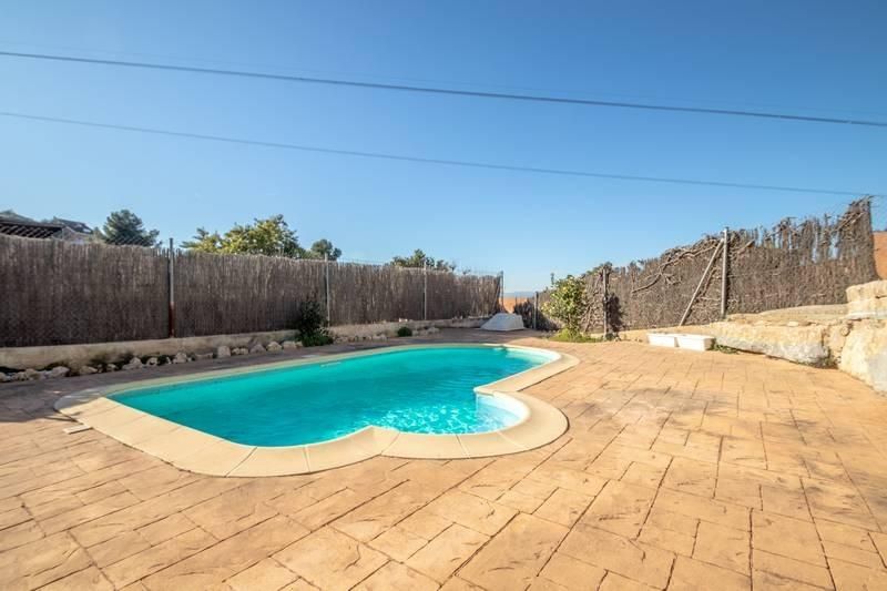 Piscina de Casa adosada en venda en Terrassa amb Calefacció, Jardí privat i Terrassa