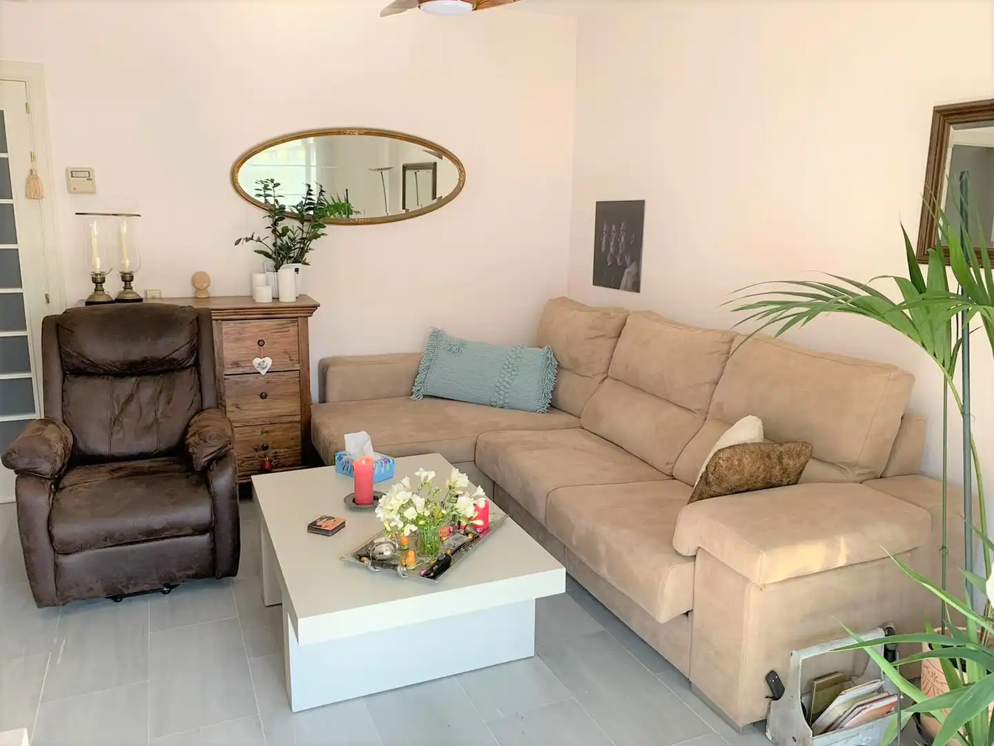Wohnzimmer von Dachboden zum Verkauf in Estepona mit Klimaanlage, Heizung und Terrasse