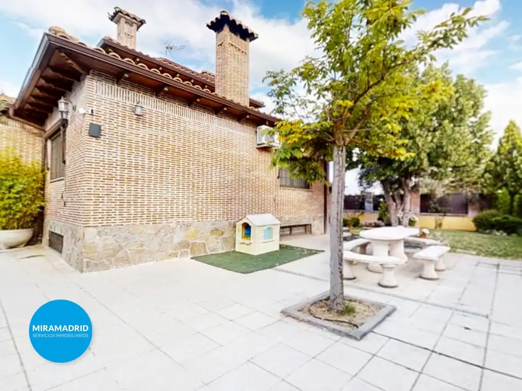 Vista exterior de Casa o chalet en venta en Torrejón del Rey con Piscina