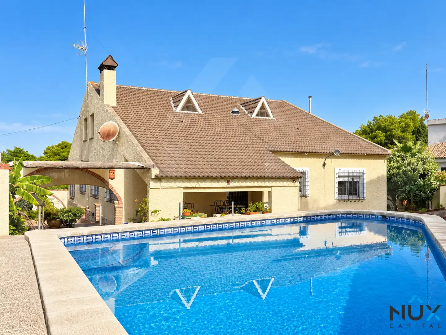 Piscina de Casa o xalet en venda en Paterna amb Aire condicionat, Calefacció i Jardí privat