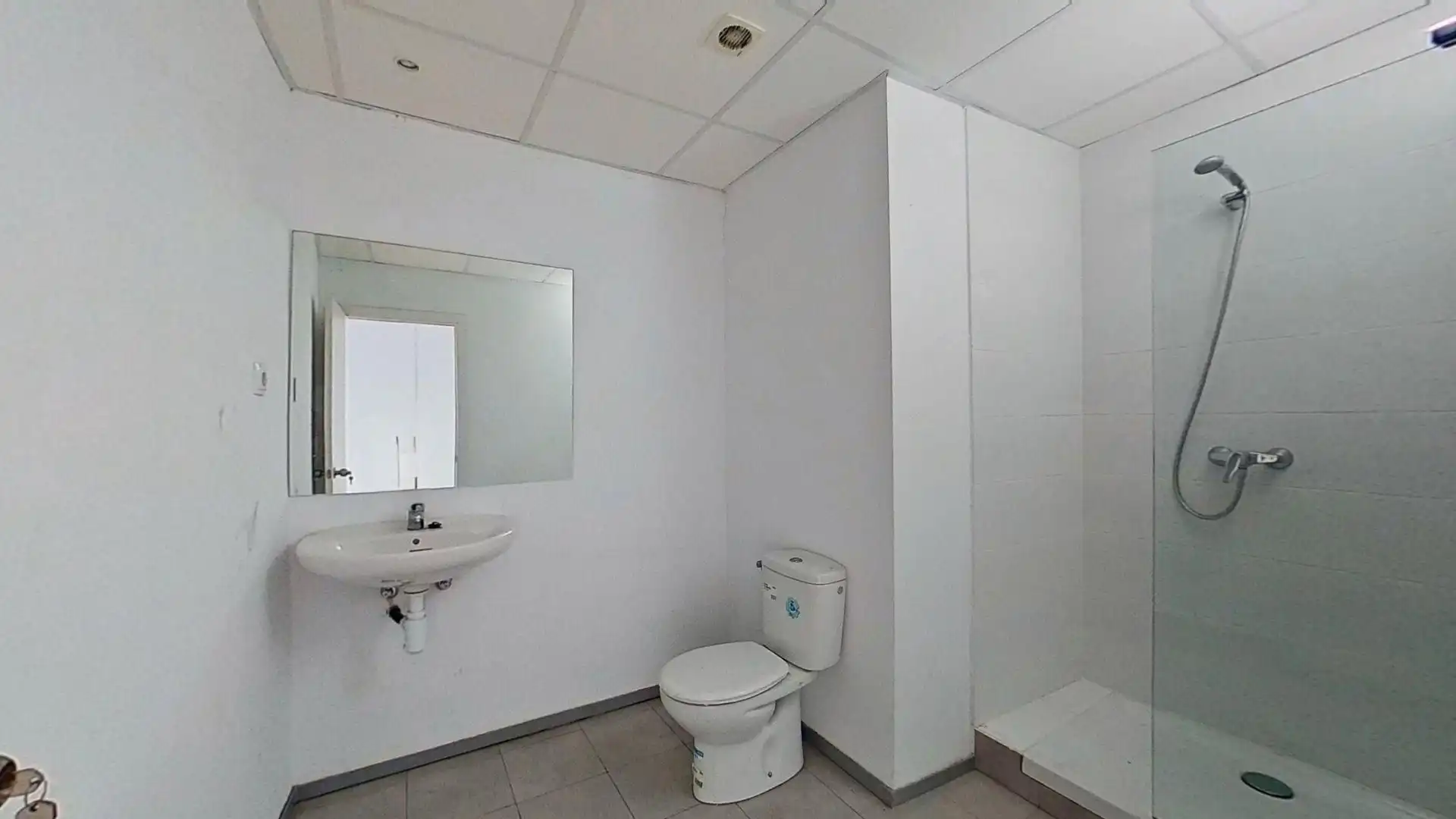 Baño de Local en venta en Terrassa