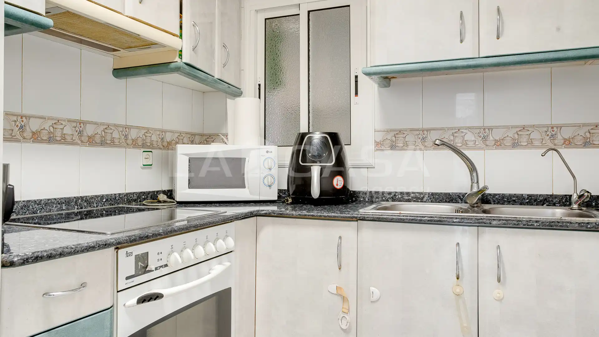 Kitchen of Flat for sale in L'Hospitalet de Llobregat