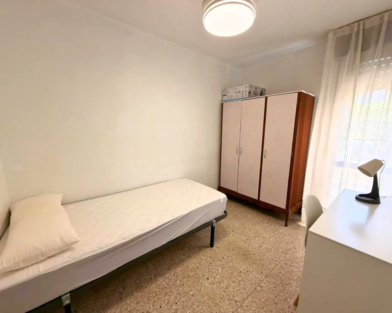 Habitación de Piso de alquiler en Jaén con Aire acondicionado, Calefacción y Amueblado