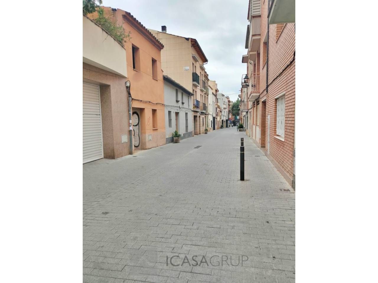 Vista exterior de Casa adosada en venda en Rubí amb Terrassa