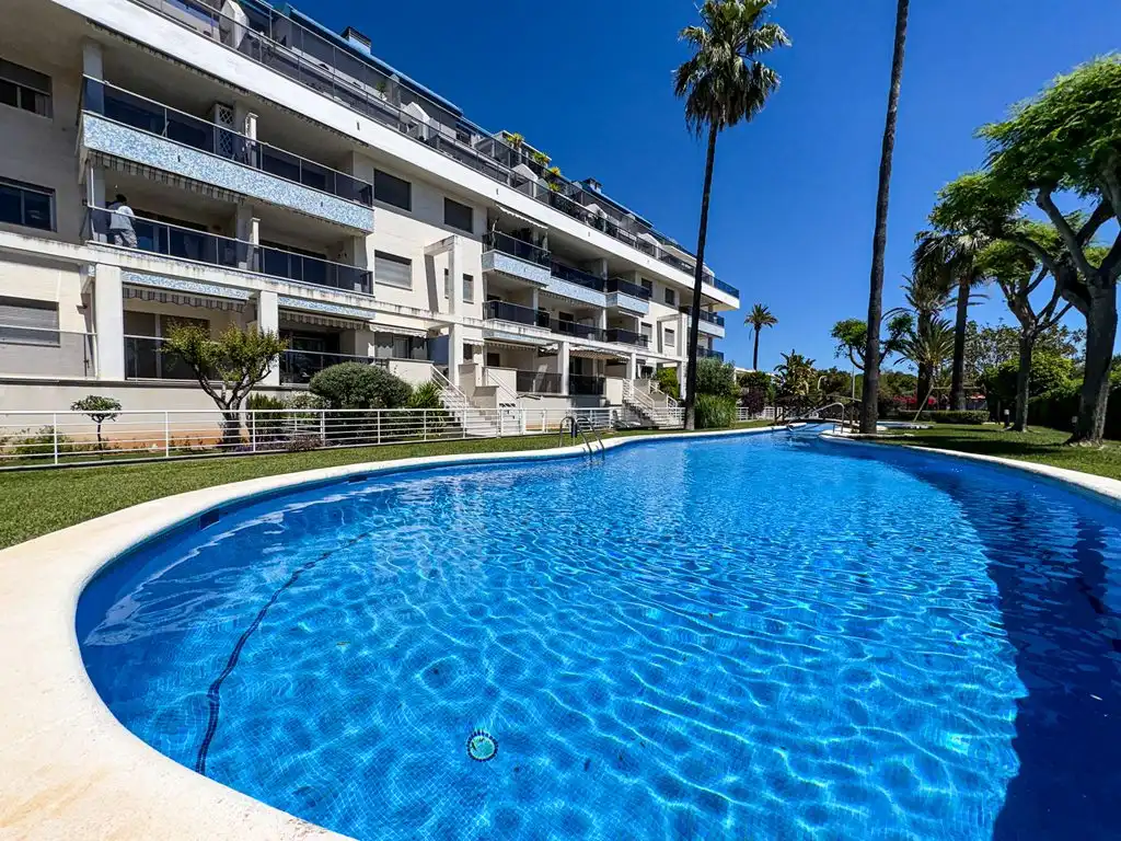 Piscina de Apartament en venda en Dénia amb Aire condicionat, Jardí privat i Terrassa