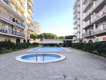 Piscina de Pis en venda en Blanes amb Parquet, Terrassa i Moblat