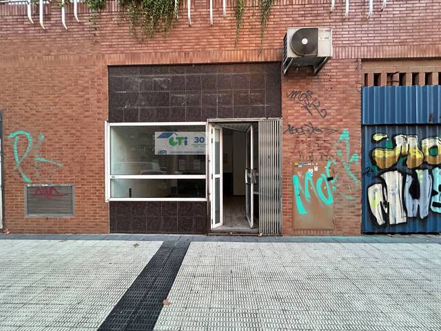 Local comercial en Alquiler en CARLOS SAURA  en Parque de los Cineastas