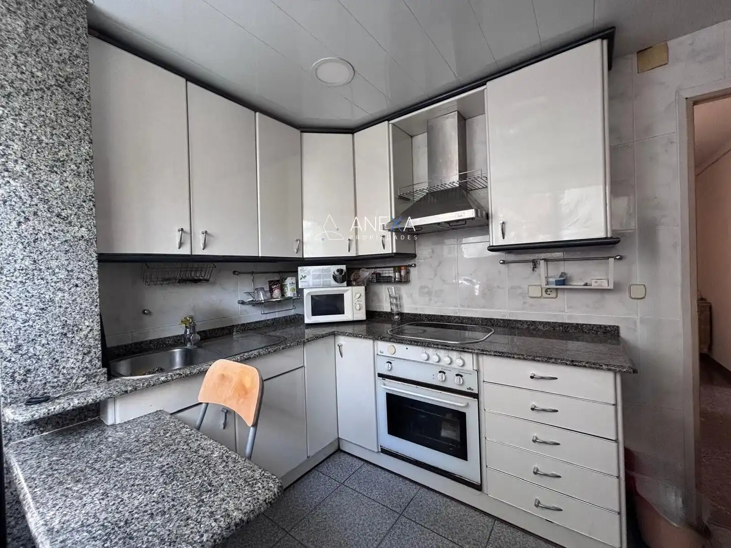 Küche von Wohnung zum Verkauf in Barcelona mit Heizung, Terrasse und Balkon