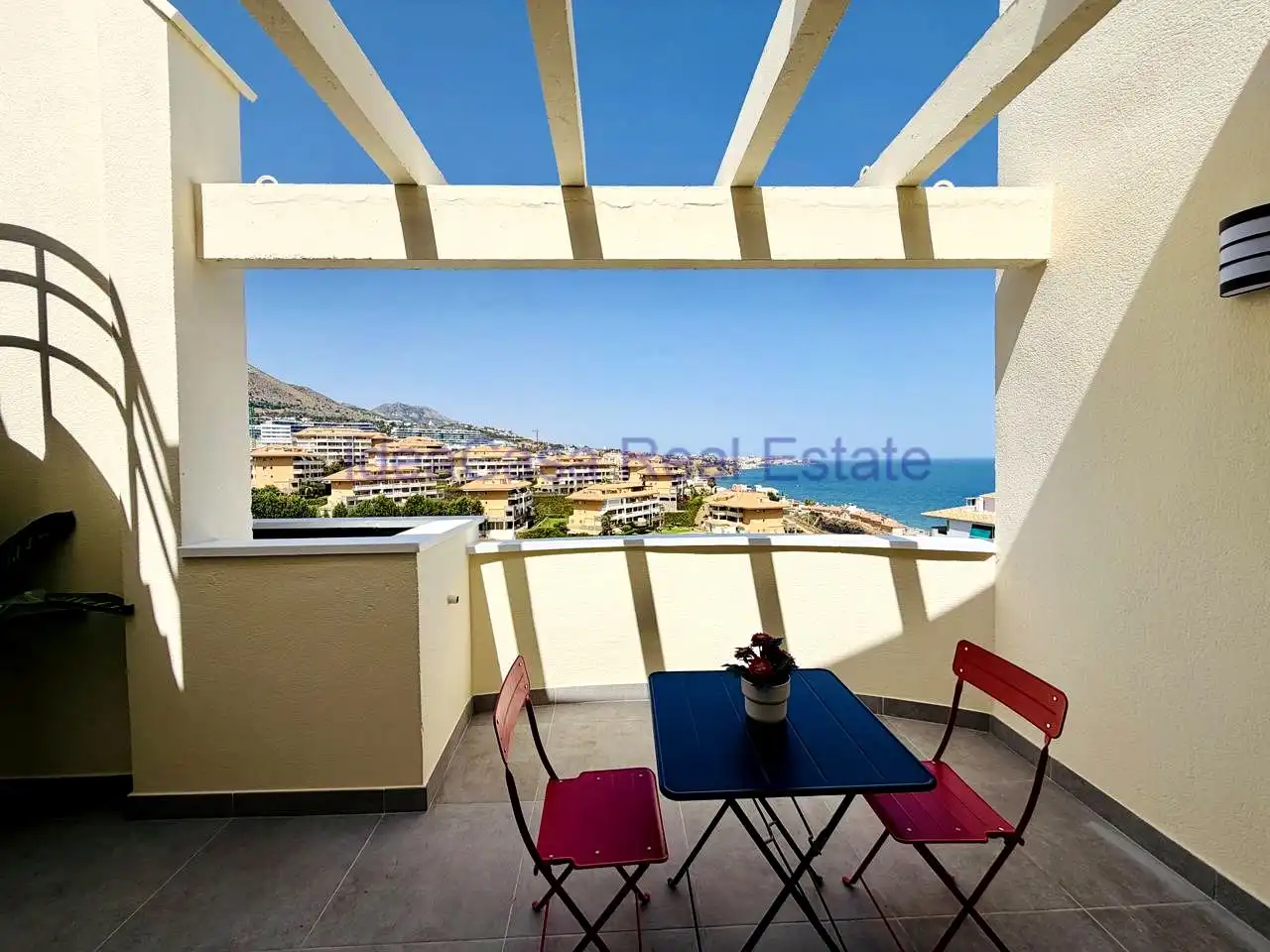 Vista exterior de Pis en venda en Fuengirola amb Aire condicionat, Terrassa i Piscina comunitària