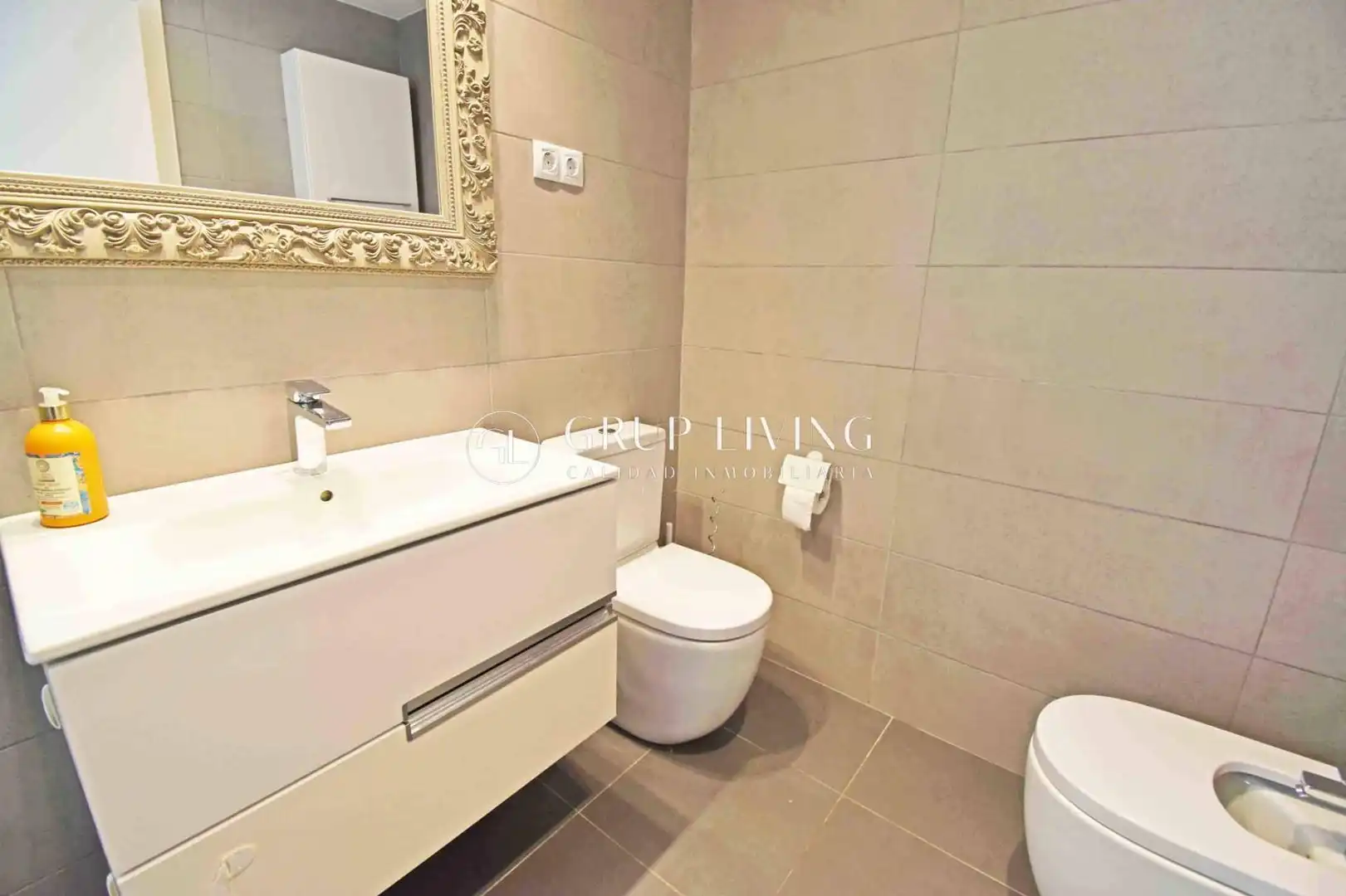 Baño de Piso en venta en Sitges con Aire acondicionado, Calefacción y Jardín privado