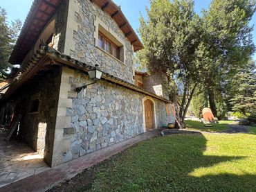Xalet amb balcó en venda a Carrer de la Vinya 4