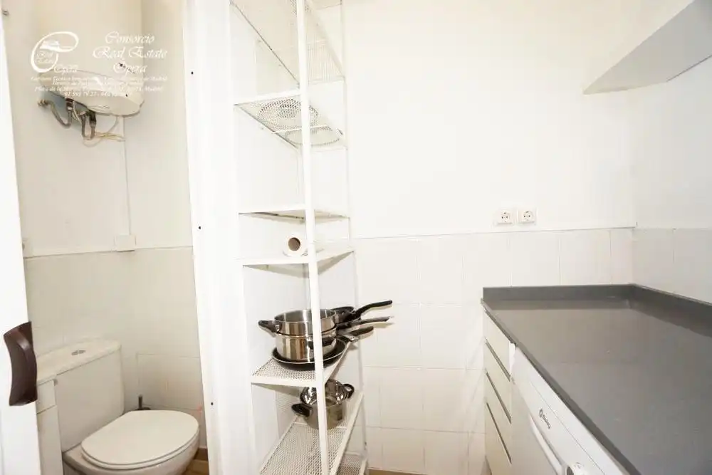 Flat for rent in Calle BOLA, Palacio