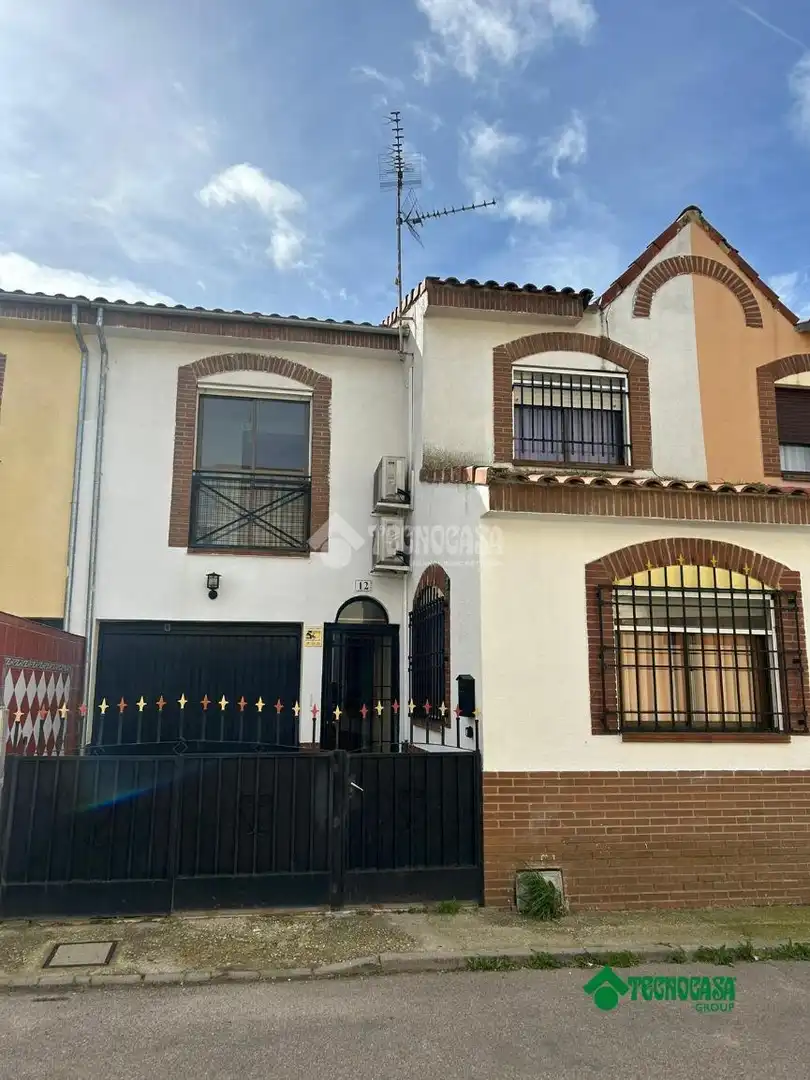 Vista exterior de Casa adosada en venta en Alcabón