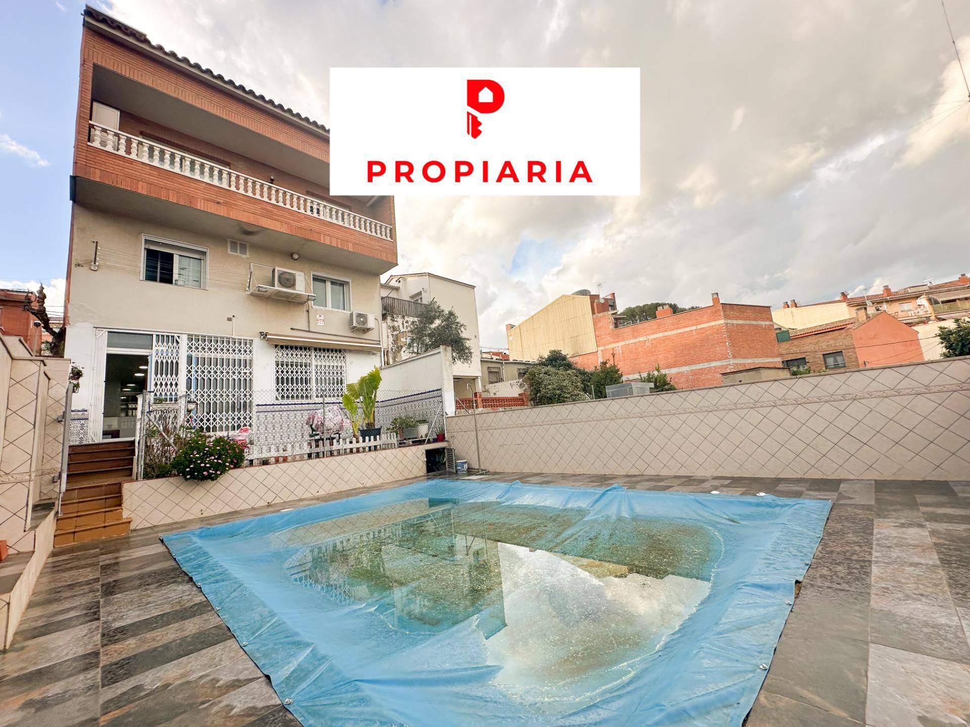 Swimming pool of House or chalet for sale in Rubí  with Air Conditioner, Heating and Private garden