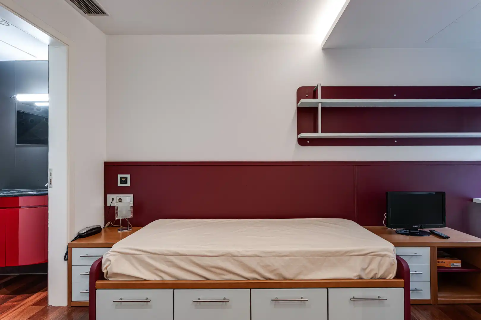 Habitación de Casa adosada en venta en Barcelona con Aire acondicionado, Calefacción y Jardín privado