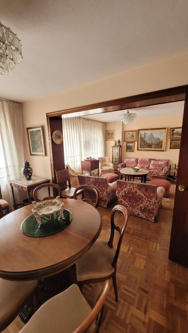Sala de estar de Piso en venta en Avilés con Calefacción, Trastero y Jacuzzi