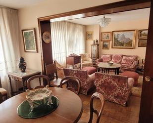 Sala d'estar de Pis en venda en Avilés amb Calefacció, Traster i Jacuzzi
