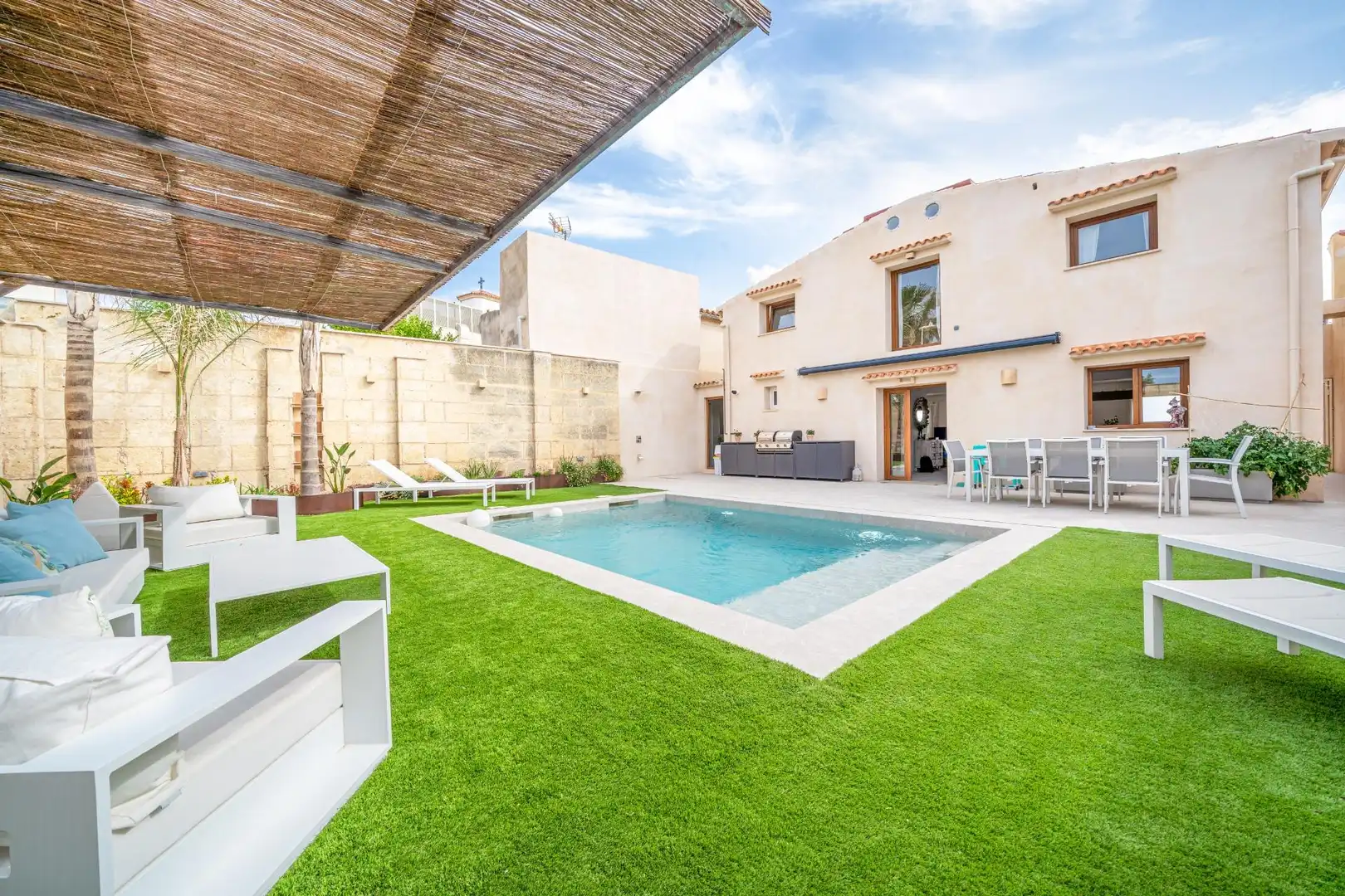 Swimming pool of Houses for sale in  Palma de Mallorca  with Air Conditioner, Heating and Private garden
