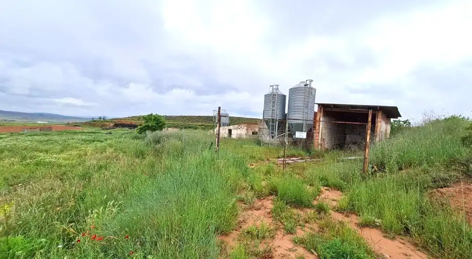 Nau industrial en venda en Aniñón