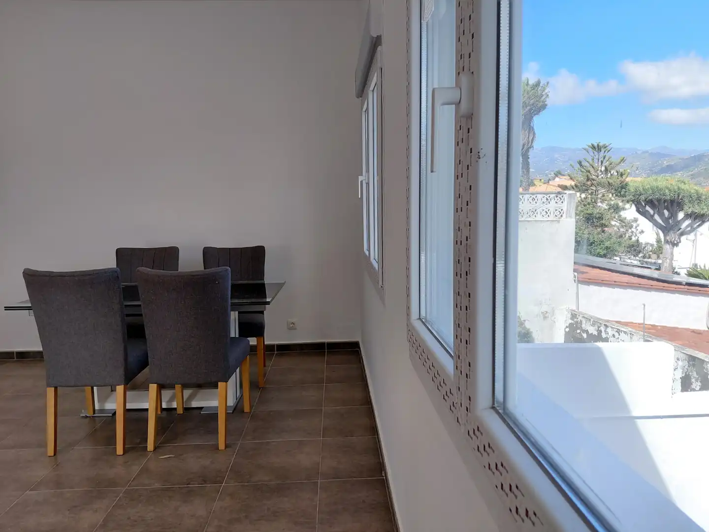 Comedor de Casa adosada de alquiler en Santa Brígida con Jardín privado, Amueblado y Horno