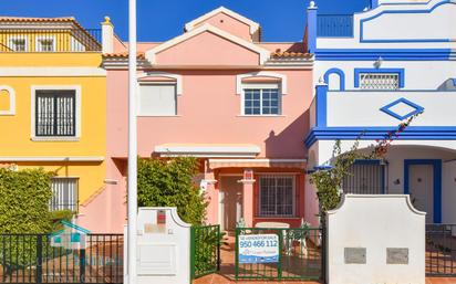 Vista exterior de Casa adosada en venda en Pulpí amb Aire condicionat, Terrassa i Piscina