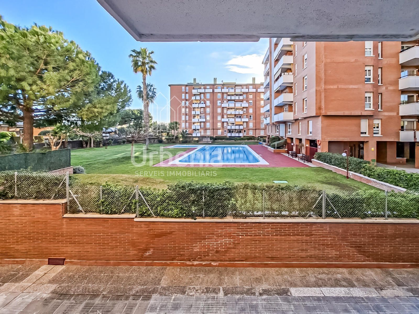 Vista exterior de Piso en venta en Premià de Mar con Calefacción, Terraza y Piscina