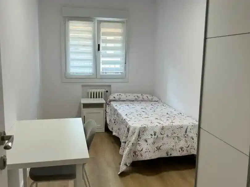 Schlafzimmer von Wohnung zur Miete in Centro