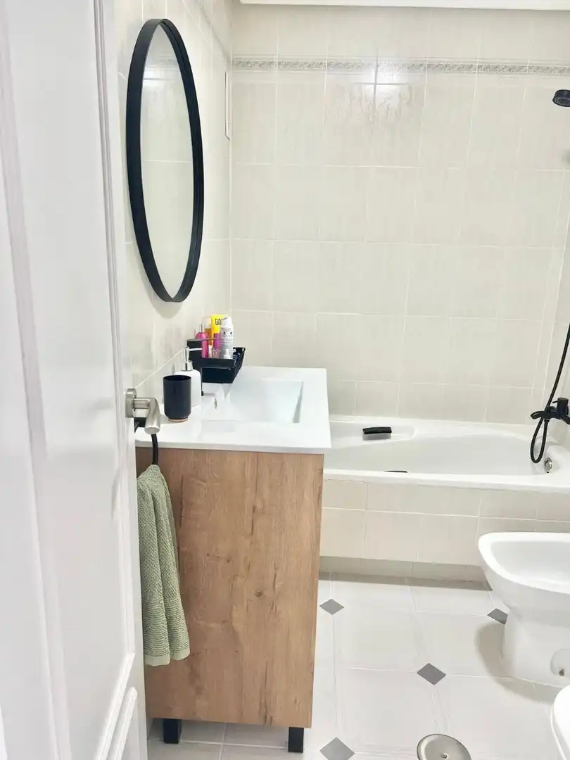 Bany de Apartament de lloguer en La Manga del Mar Menor amb Calefacció, Terrassa i Moblat