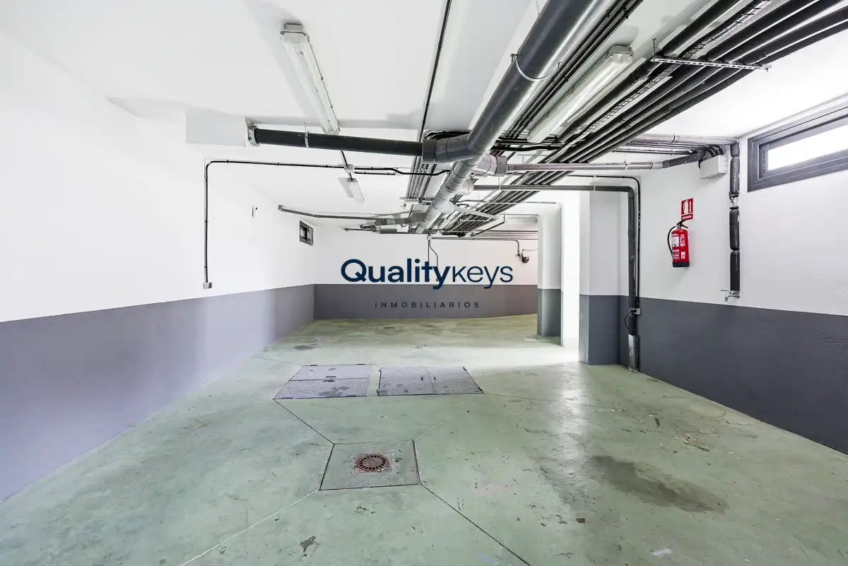 Parking de Casa o chalet en venta en Madrid con Aire acondicionado, Calefacción y Jardín privado