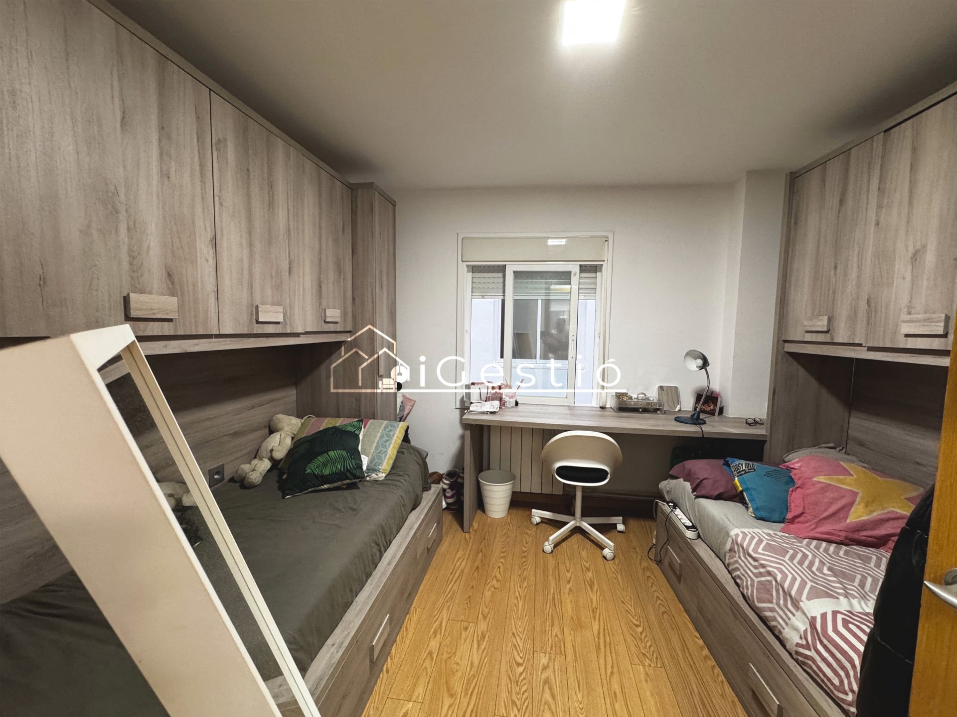 Bedroom of Flat for sale in Sant Feliu de Llobregat  with Air Conditioner, Heating and Parquet flooring