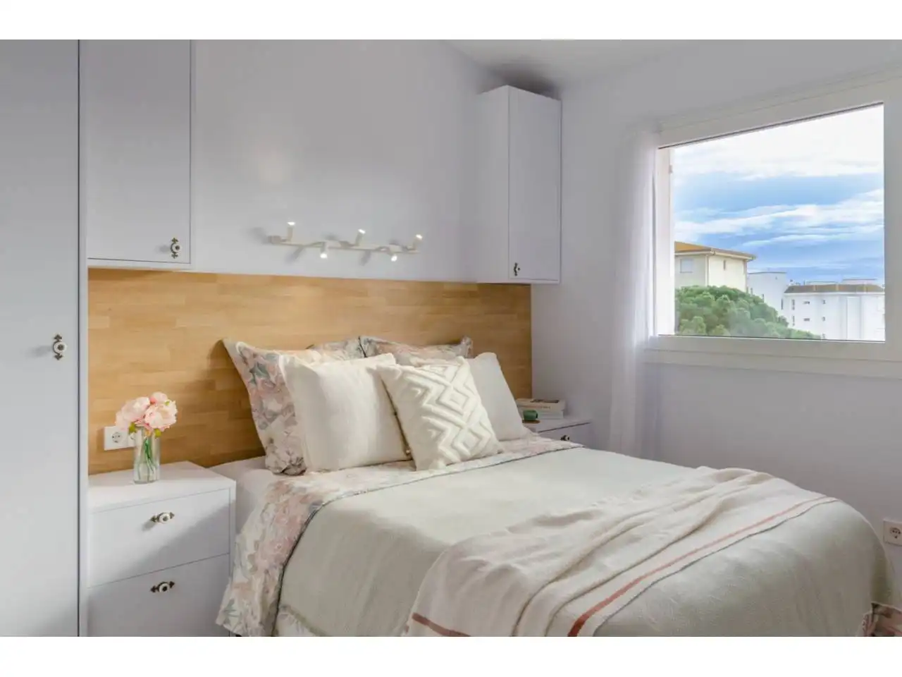 Schlafzimmer von Haus oder Chalet zum Verkauf in Lloret de Mar mit Klimaanlage, Heizung und Privatgarten