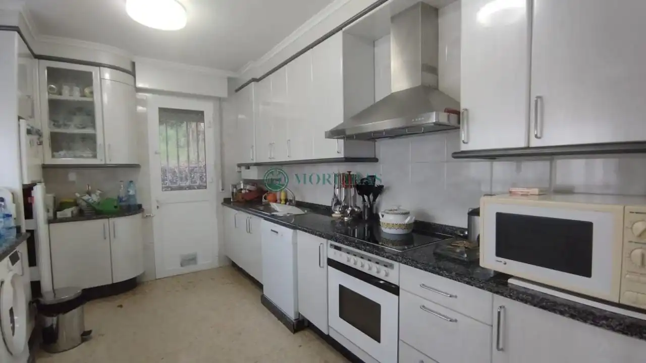 Kitchen of Houses for sale in Ourense Capital   with Heating and Private garden
