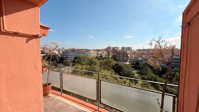 Piso en Venta en Carrer de l'Arquitecte Puig i Cadafalch en Vallparadís - Antic Poble de Sant Pere