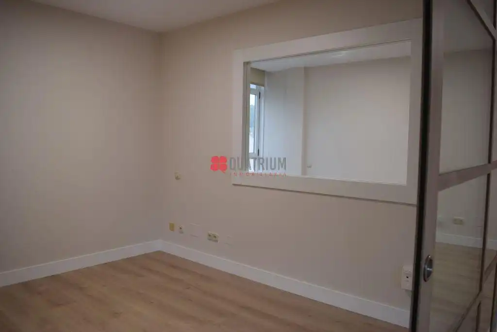 Bedroom of Office for rent in Santiago de Compostela   with Heating