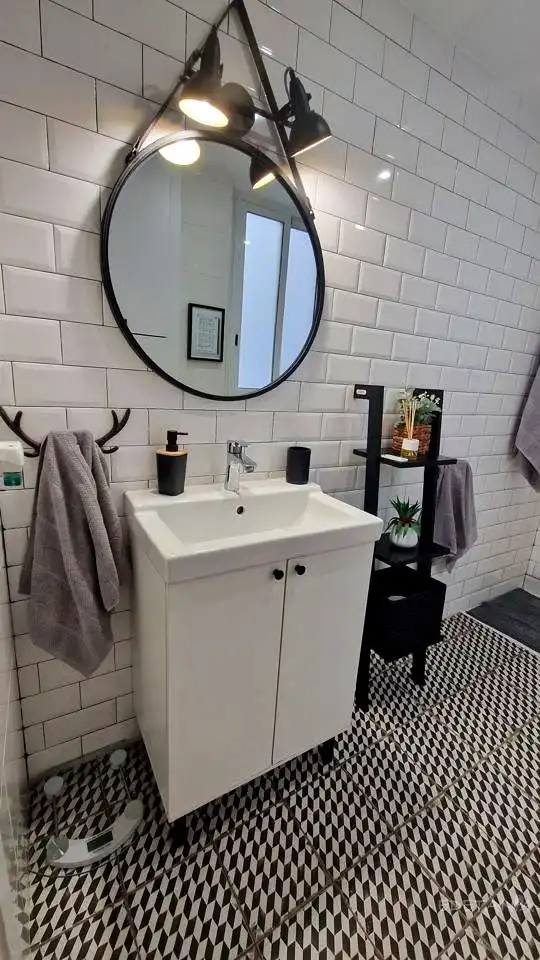 Badezimmer von Wohnung zur Miete in Moncada mit Klimaanlage und Möbliert